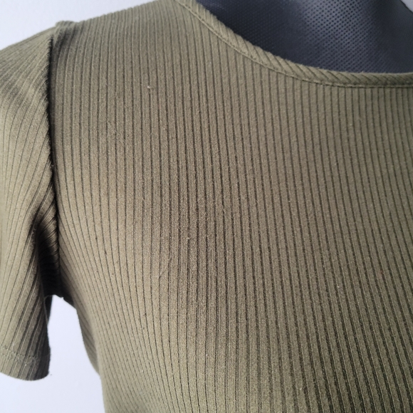 ✨️3 for $15✨️ Eclipse open back short sleeve crop top -Size Small - Picture 10 of 10